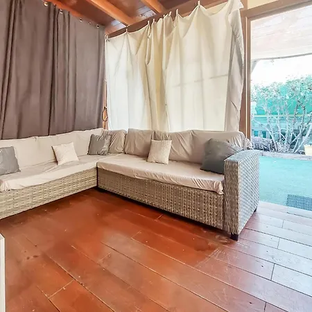 Beautiful Stacaravan In With Kitchenette Campsite